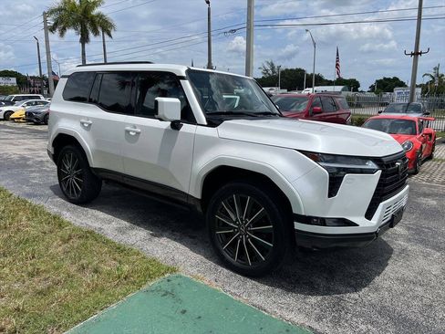Used 2024 Lexus GX 550 w/ Accessory Package (2T) AWD/4WD image 4