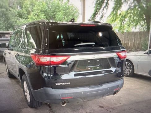 Used 2019 Chevrolet Traverse LT FWD image 2