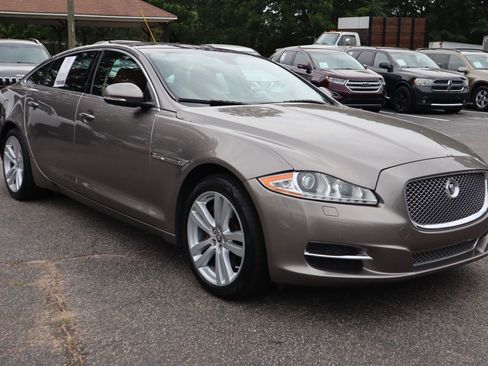 Used 2011 Jaguar XJ L RWD image 3