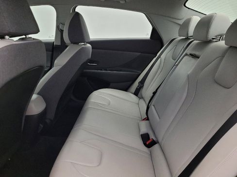 Used 2024 Hyundai Elantra Limited image 18