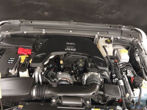 Used 2021 Jeep Wrangler Unlimited Sahara w/ Cold Weather Group image 30