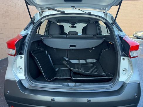 Used 2020 Nissan Kicks S image 20