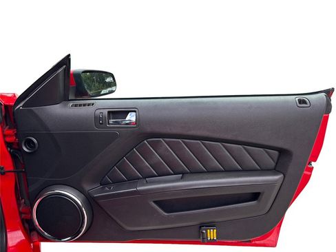 Used 2013 Ford Mustang GT Premium w/ Security Pkg image 33