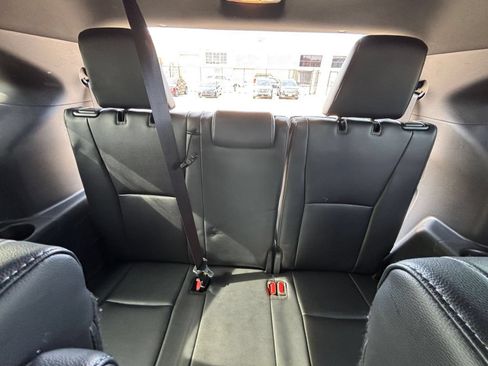 Used 2025 Toyota Highlander XSE AWD/4WD image 24