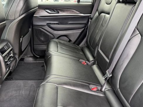 Used 2024 Jeep Grand Cherokee Limited w/ Black Appearance Package AWD/4WD image 26