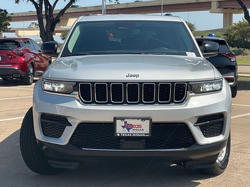 Used 2023 Jeep Grand Cherokee Laredo AWD/4WD image 2