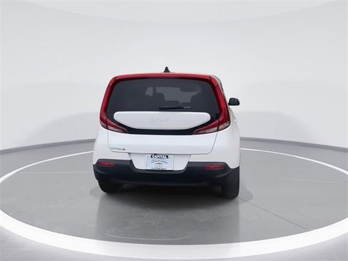 Used 2022 Kia Soul LX image 10