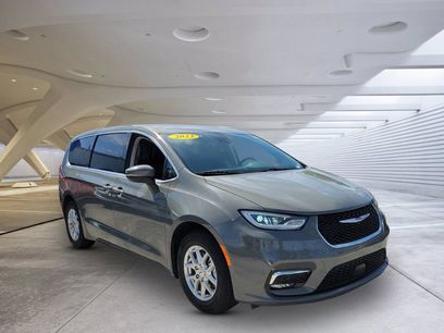 Used 2023 Chrysler Pacifica Touring-L
