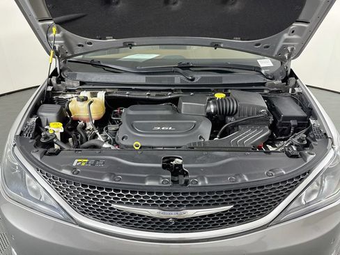 Used 2017 Chrysler Pacifica Limited FWD image 31