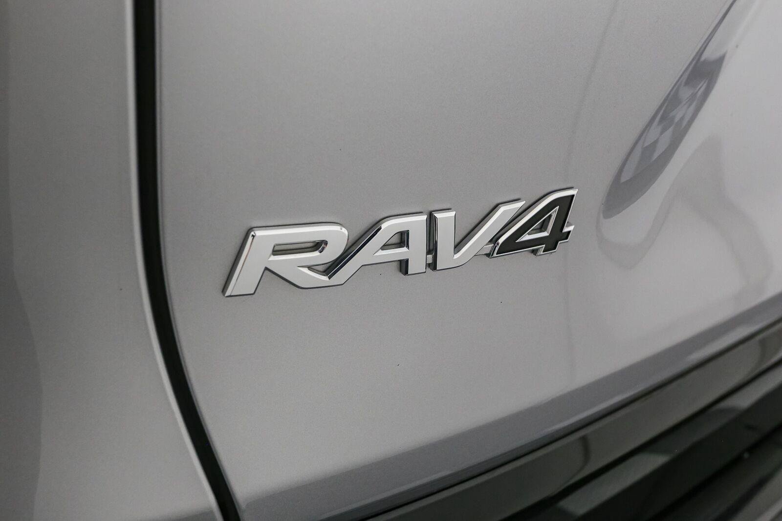 Used 2023 Toyota RAV4 XSE AWD/4WD image 10