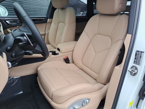 Used 2026 Porsche Macan AWD/4WD image 5