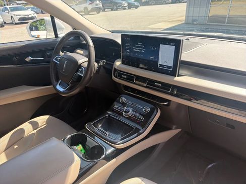 Used 2023 Lincoln Nautilus FWD w/ Premium Package image 21