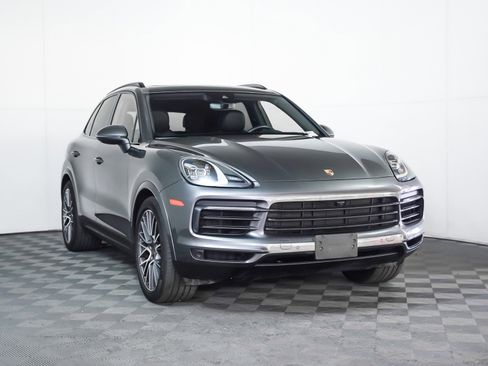 Used 2023 Porsche Cayenne S w/ Premium Package image 8