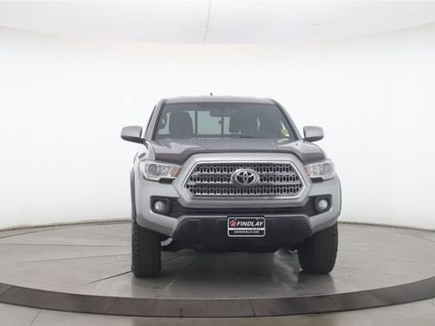Used 2017 Toyota Tacoma SR5 AWD/4WD image 12