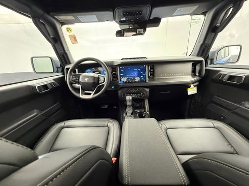 New 2026 Ford Bronco Badlands w/ Sasquatch Package image 3