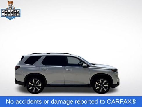 Used 2025 Honda Pilot Touring image 2