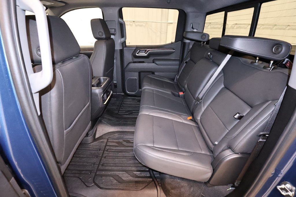 Used 2024 GMC Sierra 1500 SLT w/ SLT Premium Package AWD/4WD image 17
