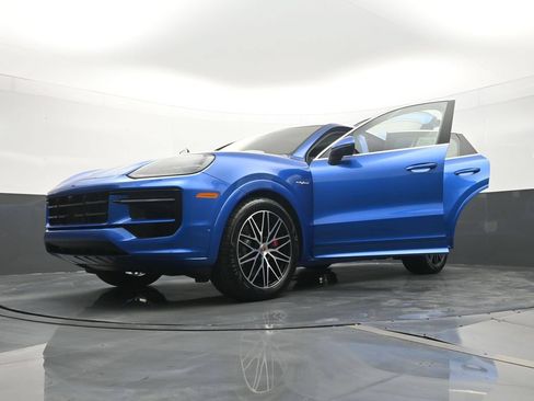 Certified 2025 Porsche Cayenne S AWD/4WD image 31