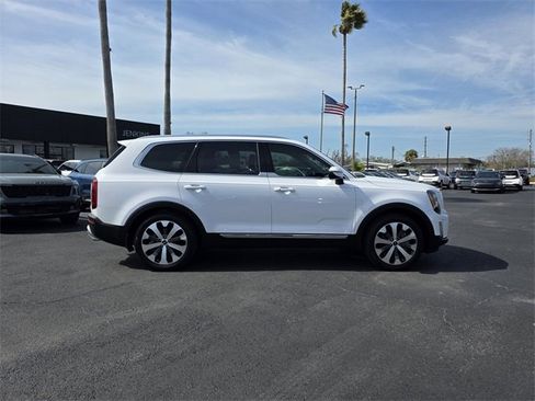Used 2022 Kia Telluride EX w/ EX Premium Package image 13