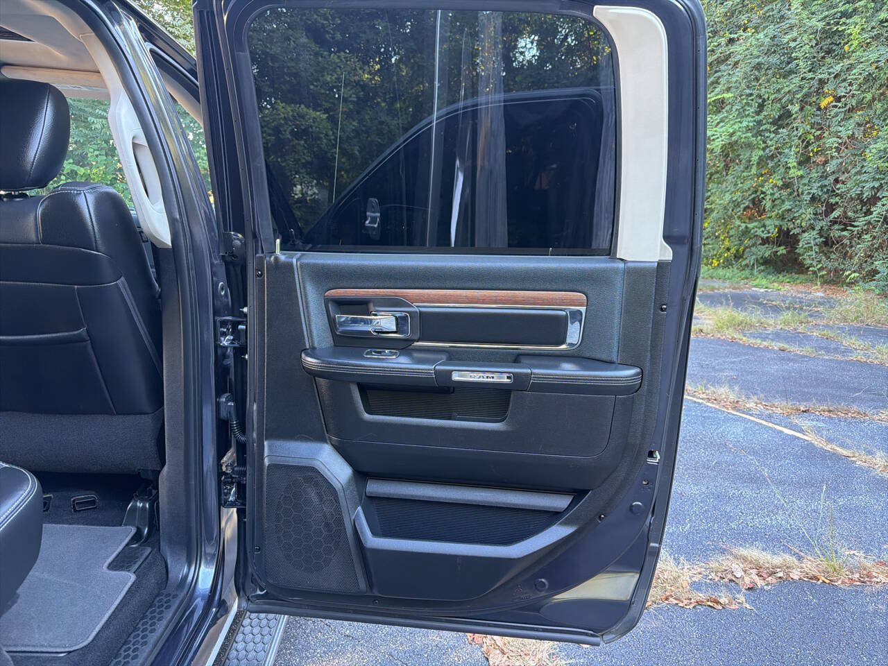 Used 2013 RAM 1500 Laramie w/ Convenience Group AWD/4WD image 20