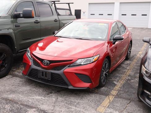 Used 2019 Toyota Camry SE FWD image 5