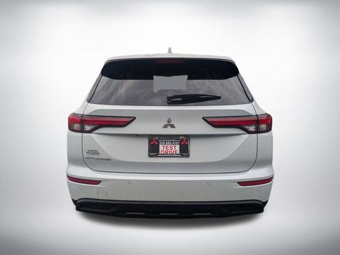 Used 2024 Mitsubishi Outlander ES FWD image 4