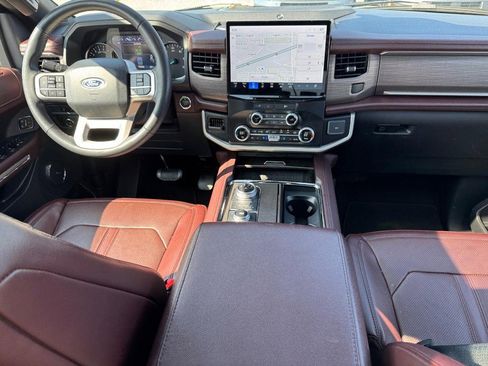 Used 2024 Ford Expedition Limited image 18