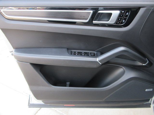 Used 2021 Porsche Cayenne GTS AWD/4WD image 30