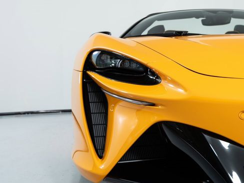 New 2025 McLaren Artura Spider image 16