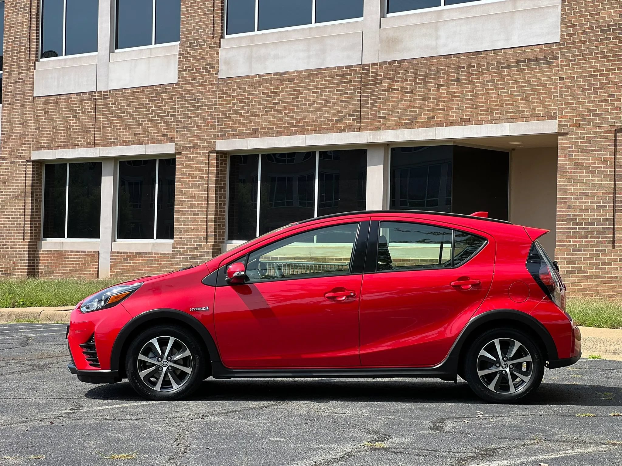 Used 2018 Toyota Prius C Two FWD image 2