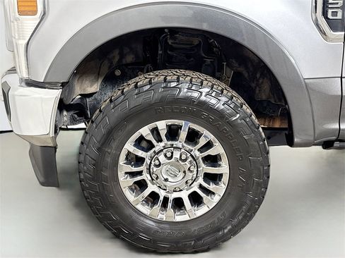 Used 2020 Ford F250 Lariat w/ Chrome Package image 28