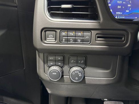 Used 2022 Chevrolet Tahoe Z71 w/ Luxury Package AWD/4WD image 68