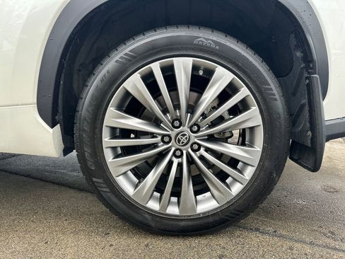 Certified 2020 Toyota Highlander Platinum AWD/4WD image 30