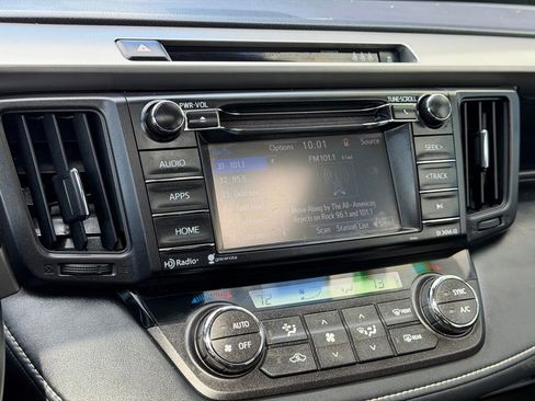 Used 2017 Toyota RAV4 XLE FWD image 8