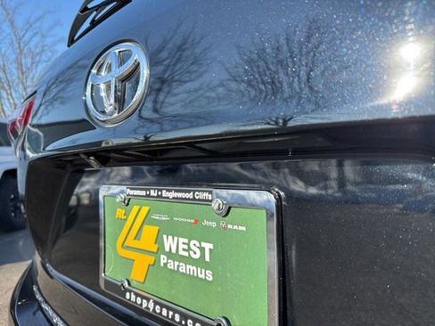 Used 2023 Toyota Highlander XLE image 12