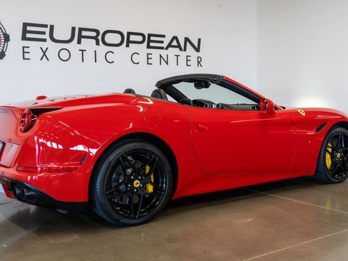 Used 2015 Ferrari California T image 37