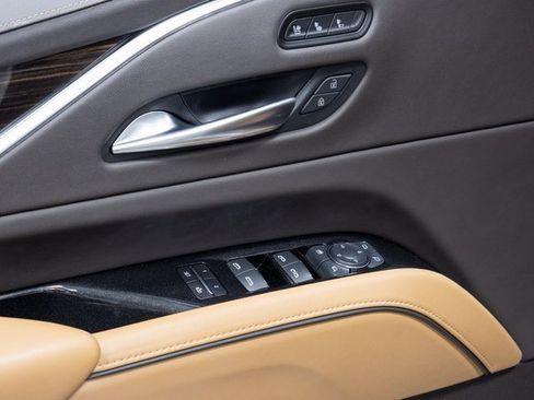 Used 2022 Cadillac Escalade Premium Luxury image 11