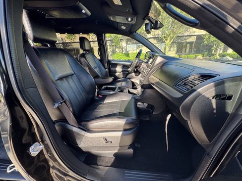 Used 2019 Dodge Grand Caravan GT FWD image 28