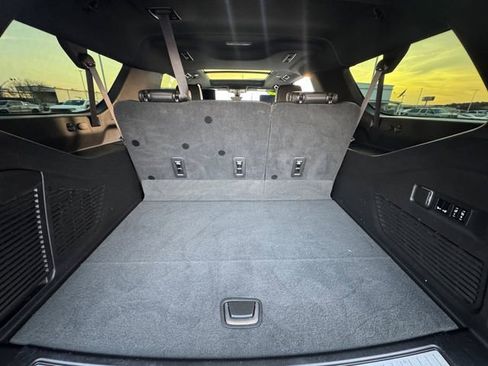 Used 2021 Chevrolet Suburban High Country image 32