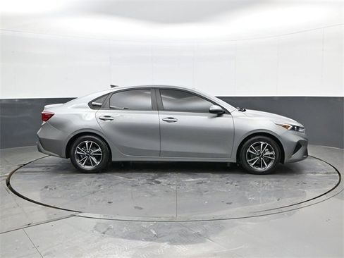 Used 2023 Kia Forte LXS image 4