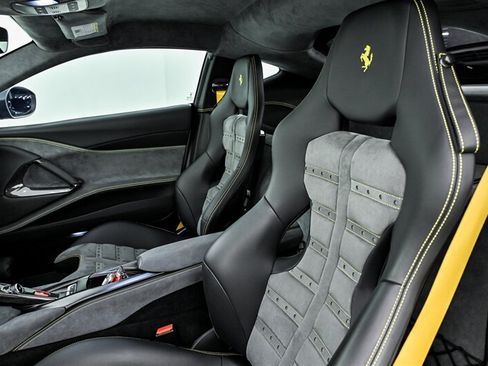 Used 2020 Ferrari 812 Superfast RWD image 21