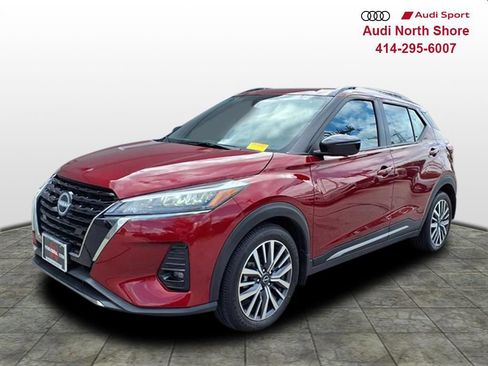 Used 2023 Nissan Kicks SR w/ SR Premium Package FWD image 5