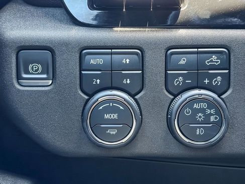 Used 2023 Chevrolet Silverado 1500 LTZ w/ LTZ Premium Package AWD/4WD image 49