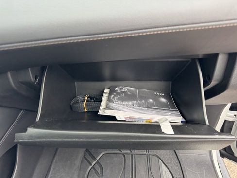 Used 2024 Chevrolet Suburban High Country image 43