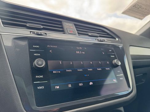 Used 2020 Volkswagen Tiguan SE R-Line image 26