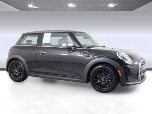Used 2023 MINI Cooper 2-Door Hardtop w/ Signature Upholstery Package image 21