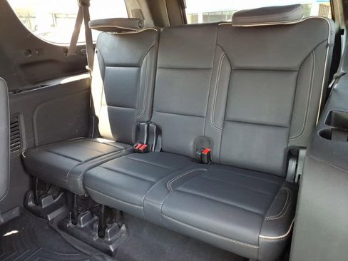 Used 2021 Chevrolet Suburban Premier image 7