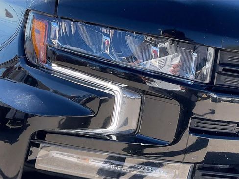 Used 2021 Chevrolet Silverado 1500 LT Trail Boss w/ Convenience Package II image 27