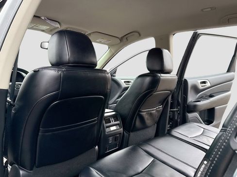 Used 2018 Nissan Pathfinder SL image 6