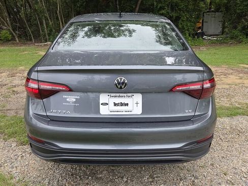 Used 2024 Volkswagen Jetta SE FWD image 10